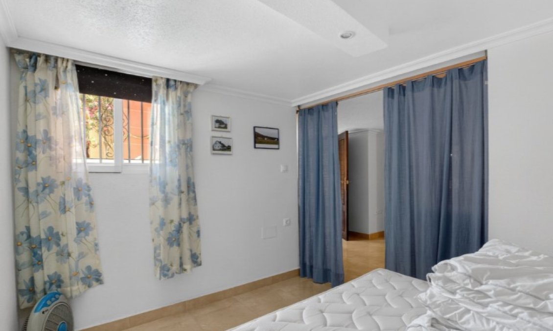 Wiederverkauf - Stadthaus -
Torrevieja - Costa Blanca