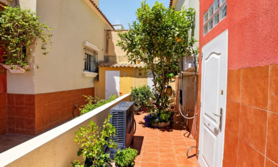 Wiederverkauf - Stadthaus -
Torrevieja - Costa Blanca