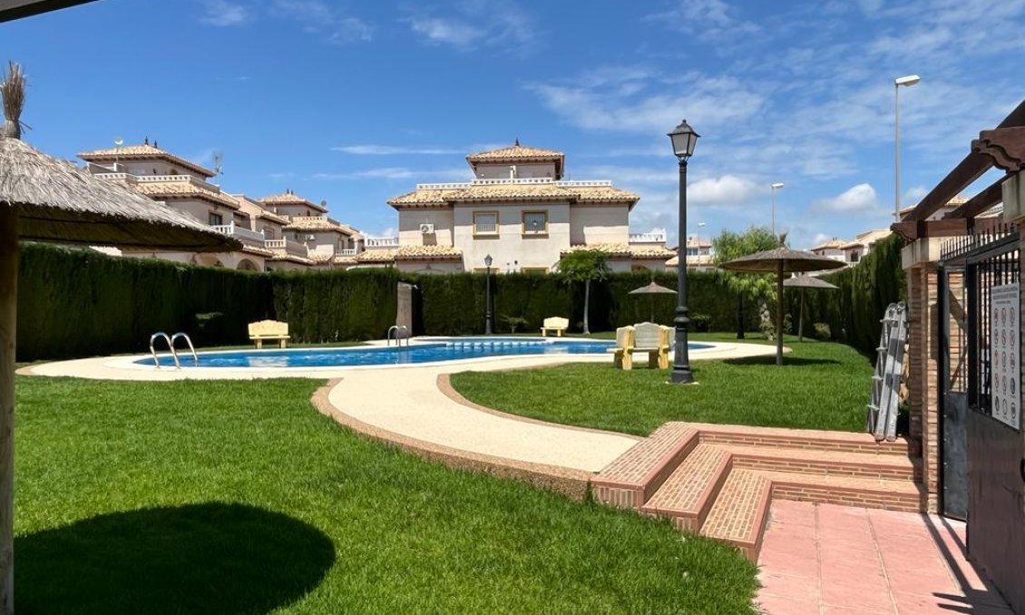 Segunda mano - Adosado -
Orihuela Costa - Montezenia