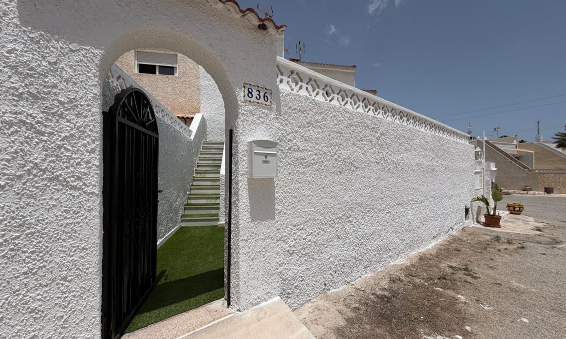 Resale - Bungalow -
Torrevieja - El Limonar