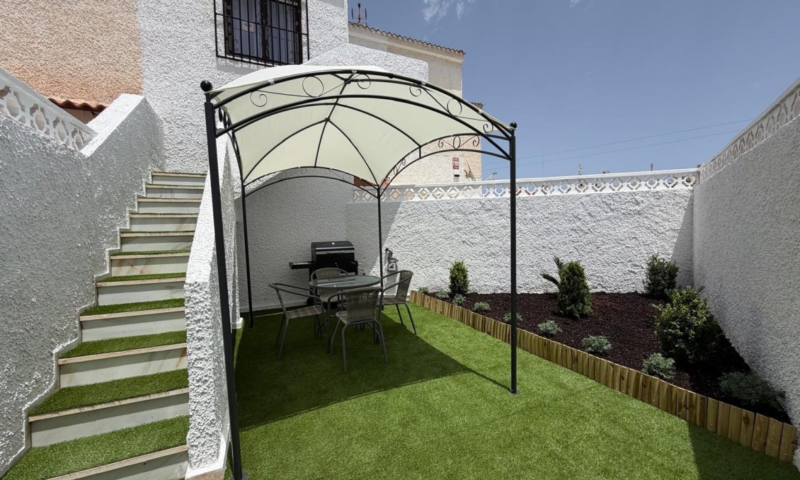 Resale - Bungalow -
Torrevieja - El Limonar