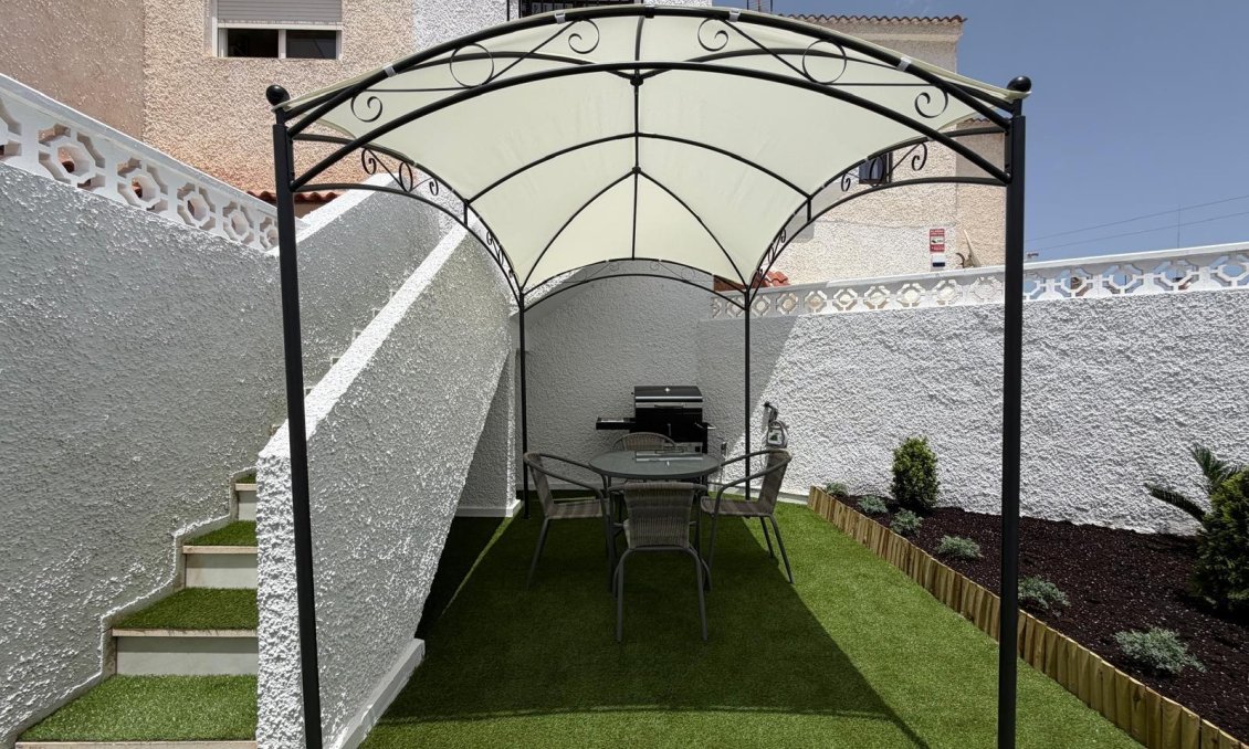 Resale - Bungalow -
Torrevieja - El Limonar