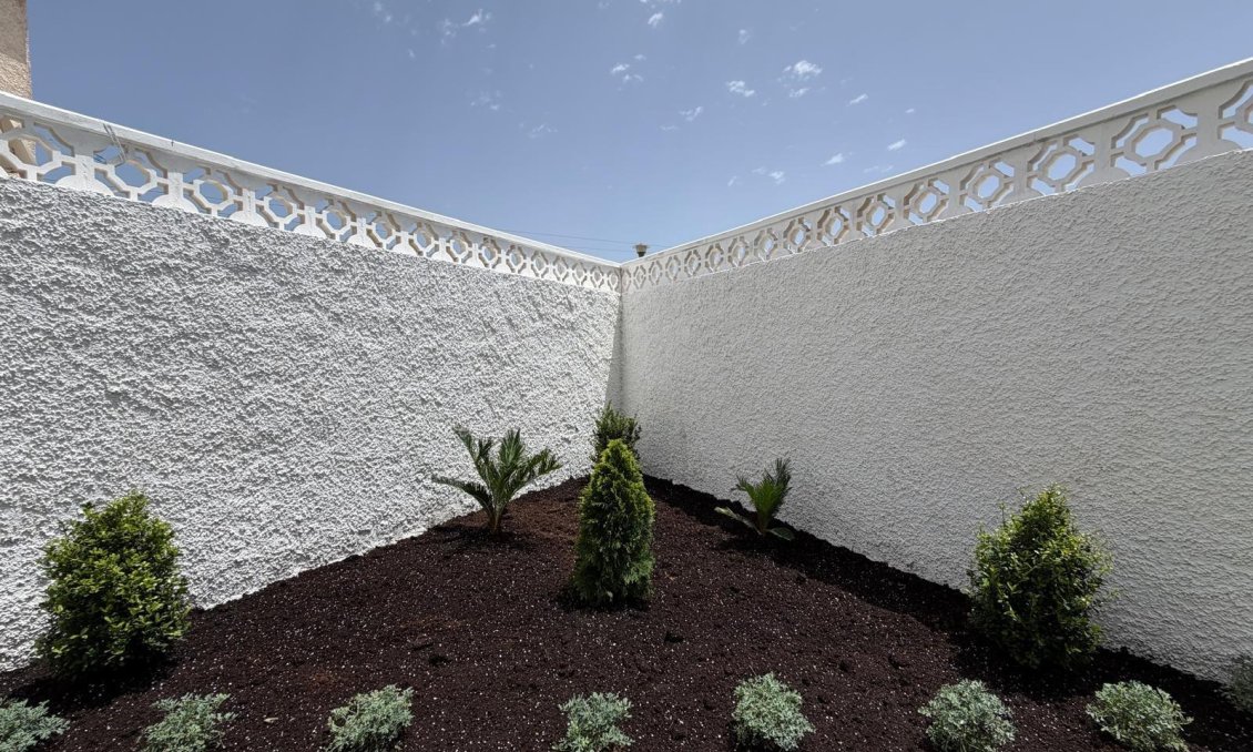 Resale - Bungalow -
Torrevieja - El Limonar