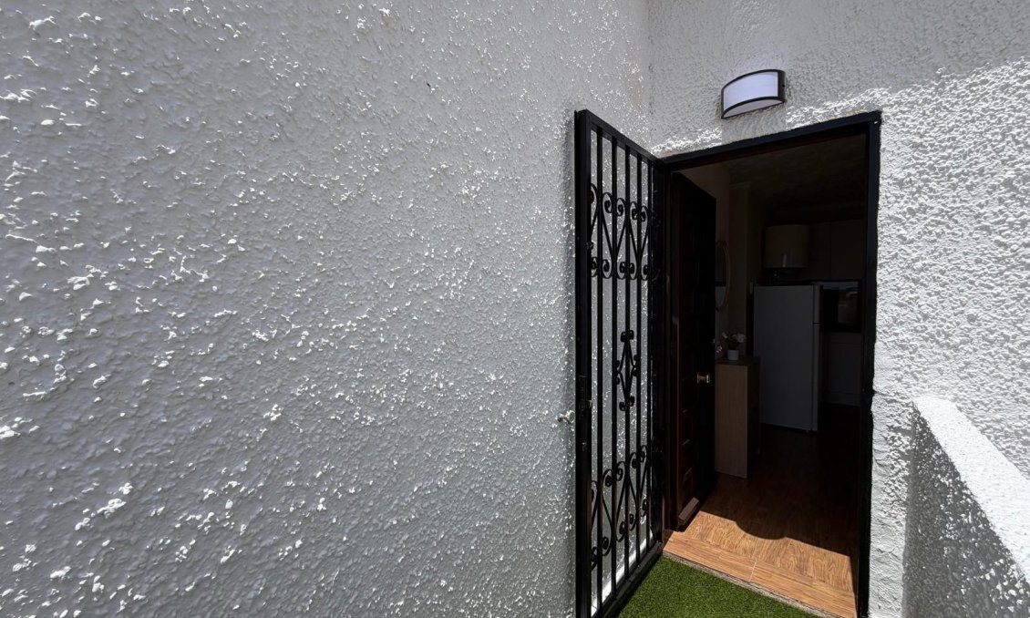 Resale - Bungalow -
Torrevieja - El Limonar