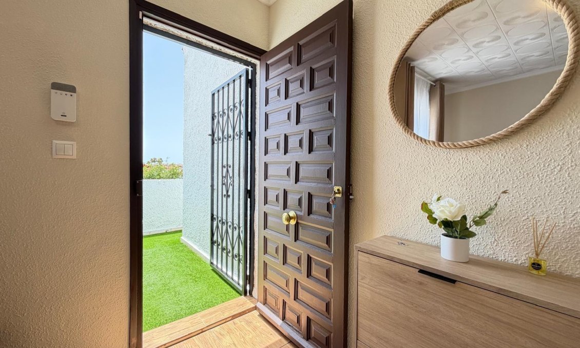 Resale - Bungalow -
Torrevieja - El Limonar