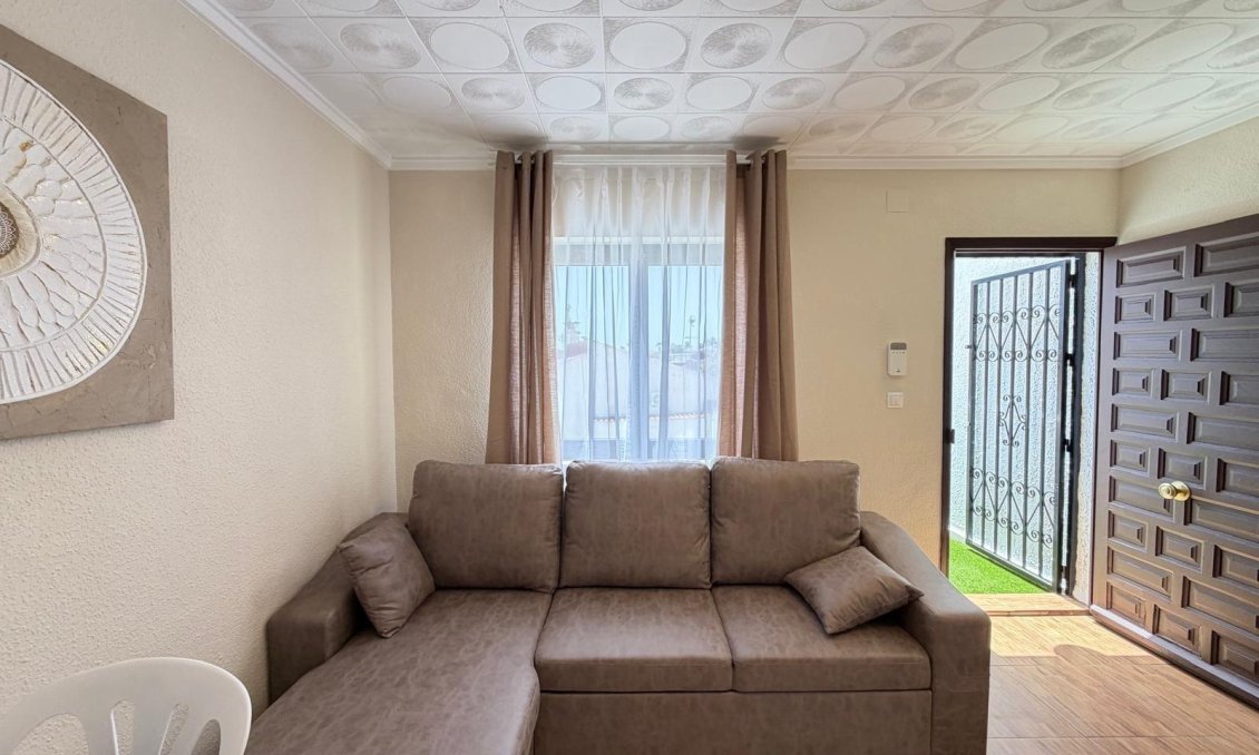 Resale - Bungalow -
Torrevieja - El Limonar