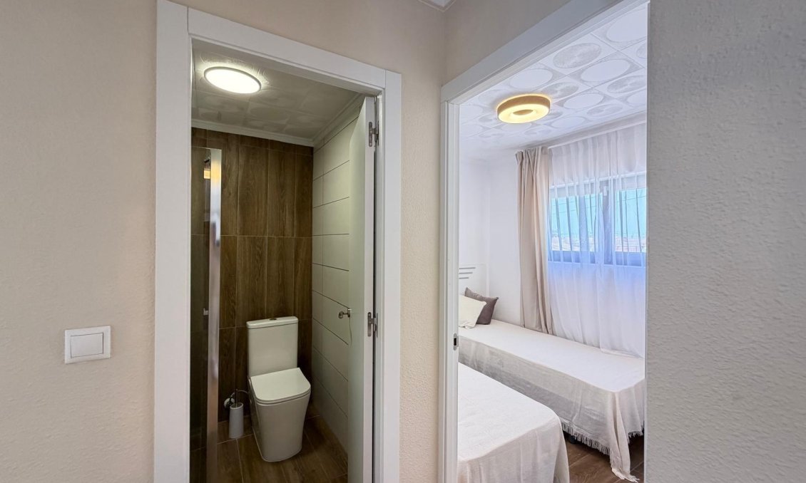 Resale - Bungalow -
Torrevieja - El Limonar