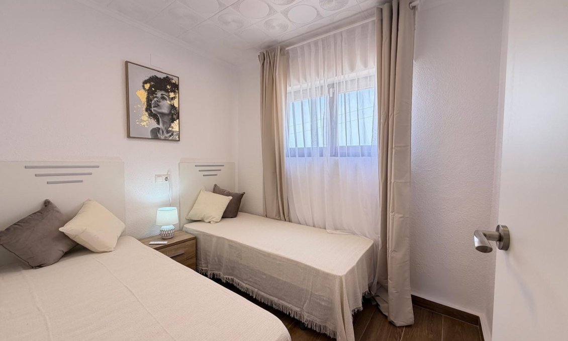 Resale - Bungalow -
Torrevieja - El Limonar
