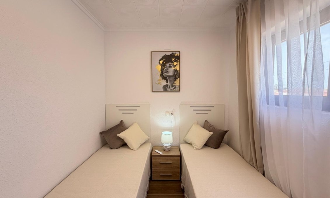 Resale - Bungalow -
Torrevieja - El Limonar