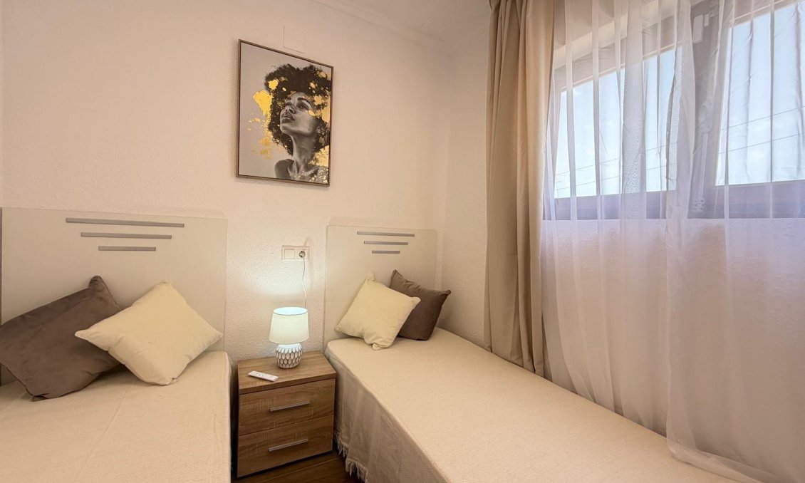 Resale - Bungalow -
Torrevieja - El Limonar