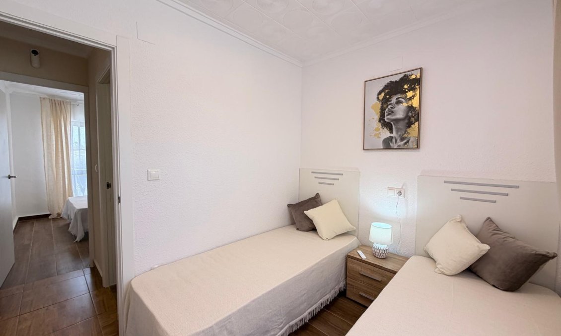 Resale - Bungalow -
Torrevieja - El Limonar
