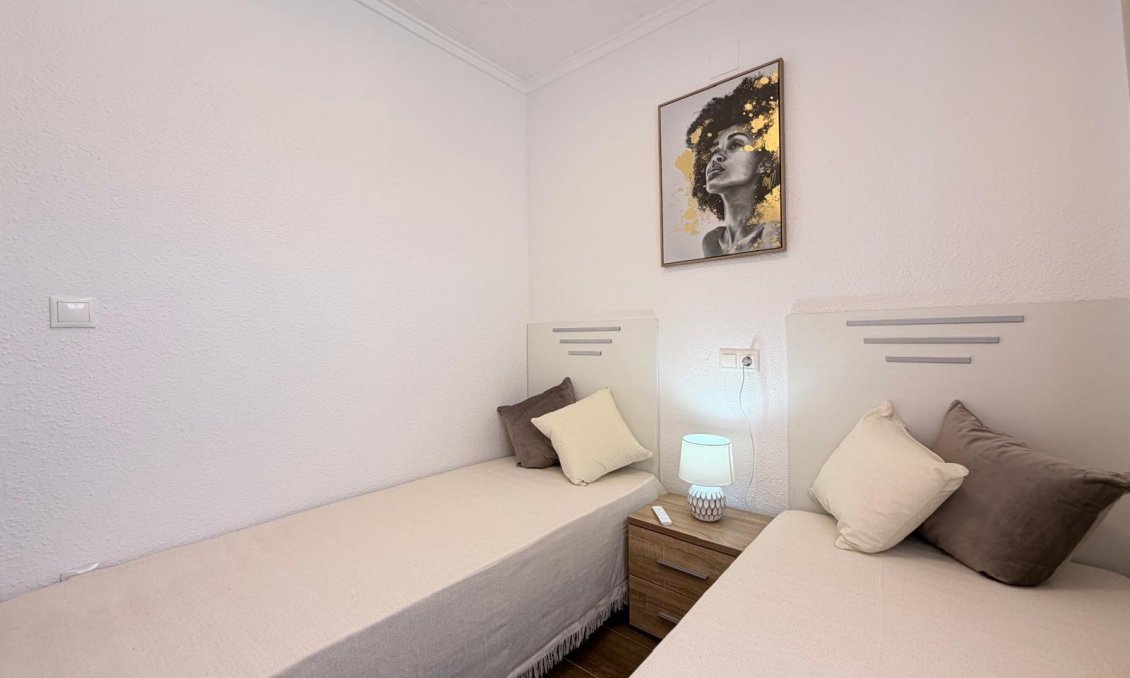 Resale - Bungalow -
Torrevieja - El Limonar