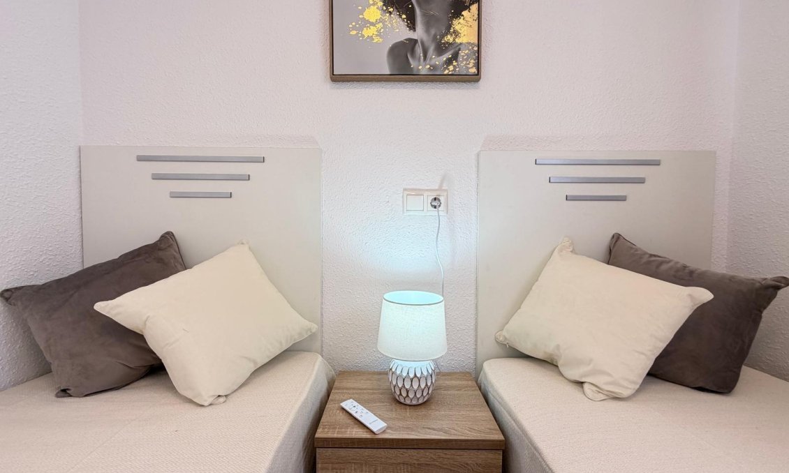Resale - Bungalow -
Torrevieja - El Limonar