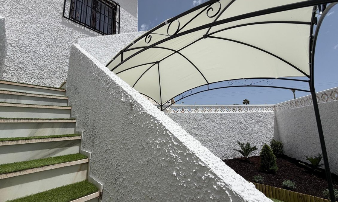 Resale - Bungalow -
Torrevieja - El Limonar