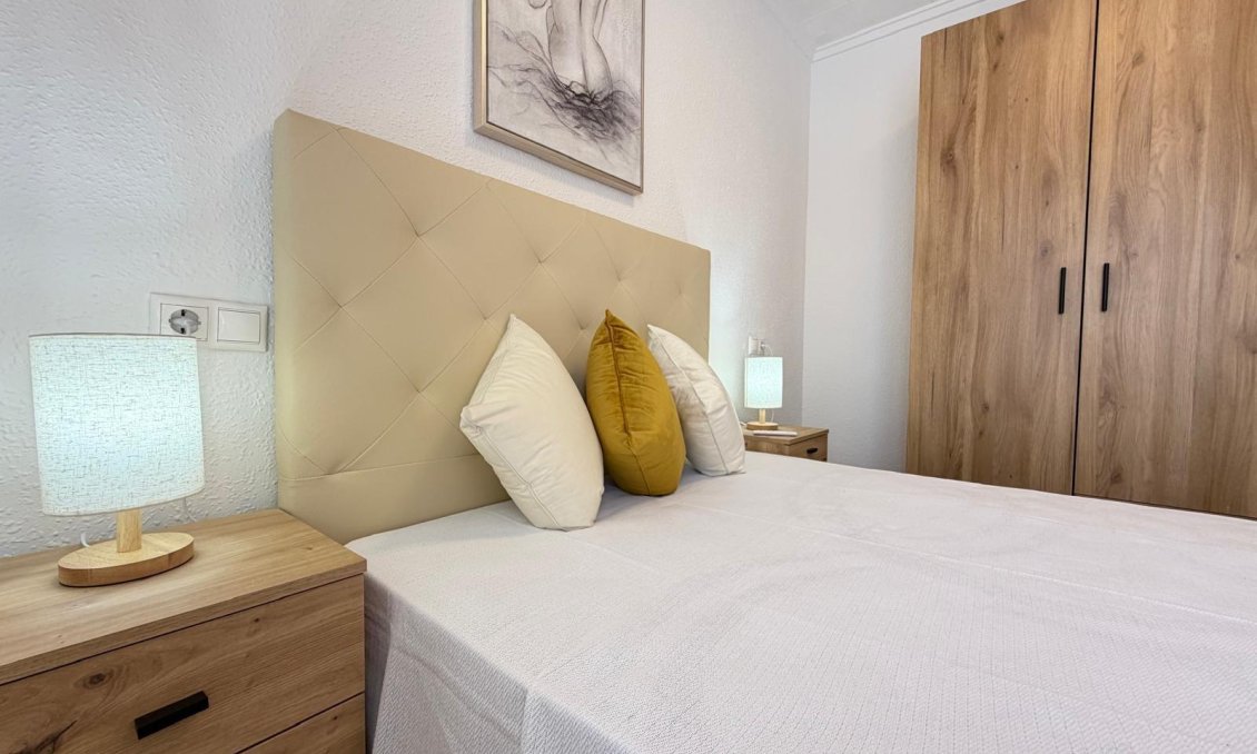 Resale - Bungalow -
Torrevieja - El Limonar