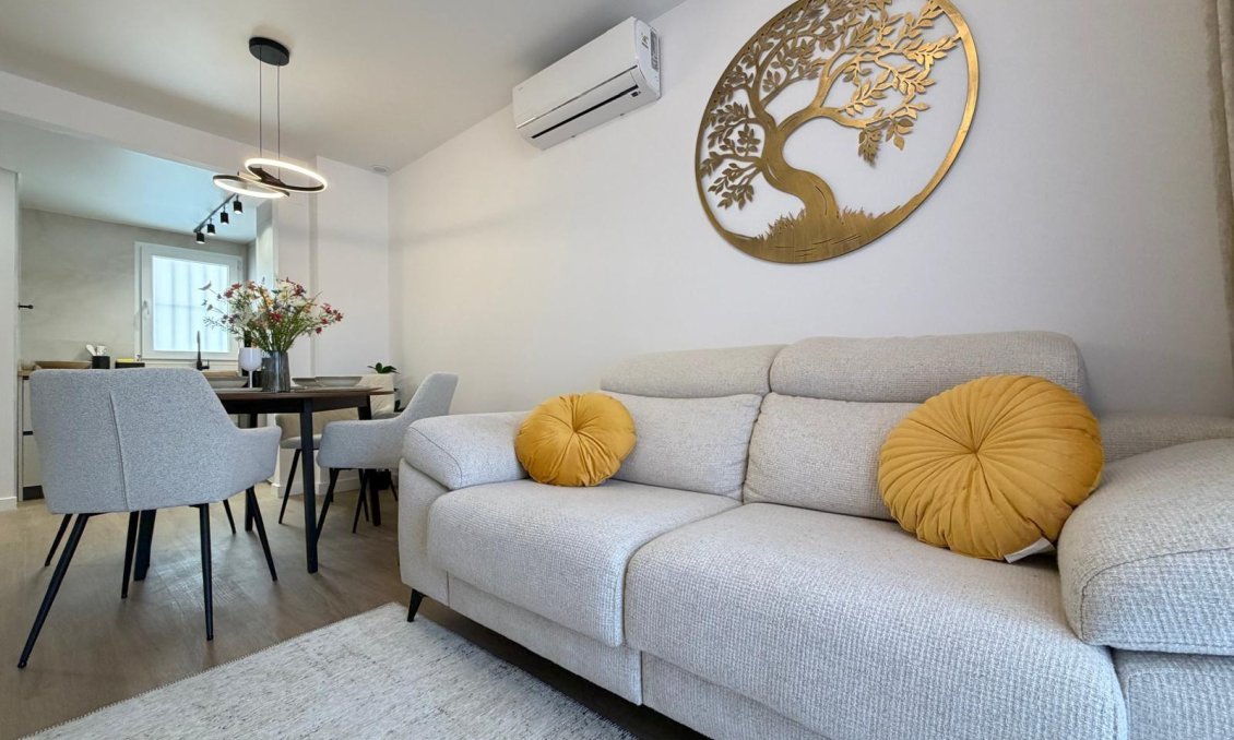 Revânzare - Apartament -
Torrevieja - Nueva Torrevieja