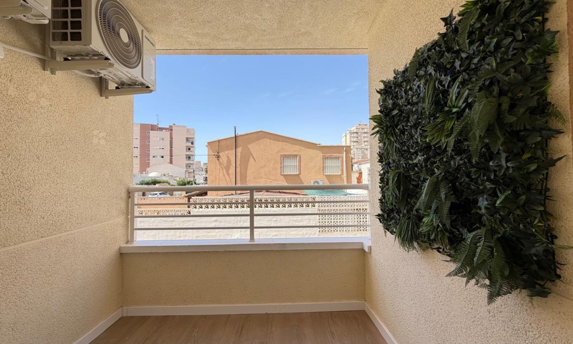Revânzare - Apartament -
Torrevieja - Nueva Torrevieja