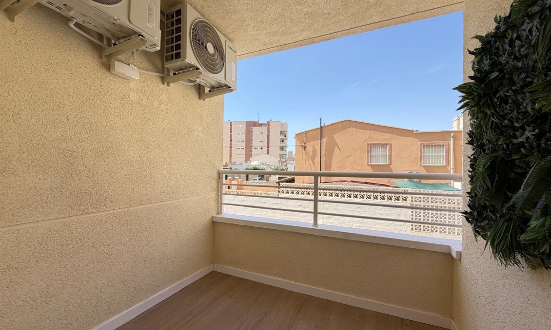 Revânzare - Apartament -
Torrevieja - Nueva Torrevieja