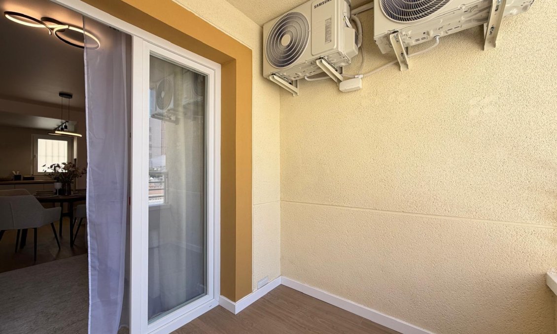 Revânzare - Apartament -
Torrevieja - Nueva Torrevieja