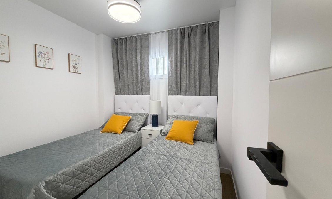 Revânzare - Apartament -
Torrevieja - Nueva Torrevieja