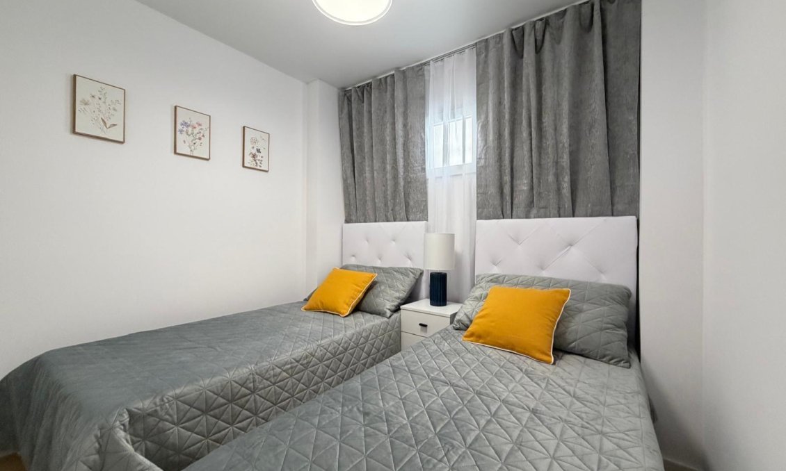 Revânzare - Apartament -
Torrevieja - Nueva Torrevieja