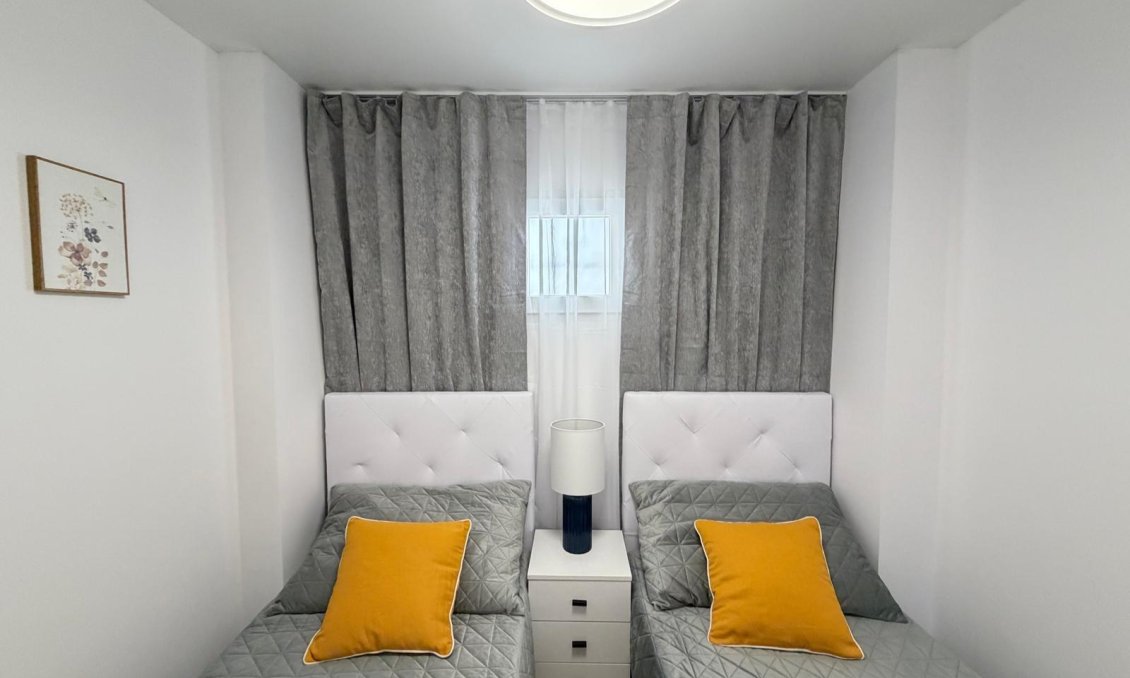 Revânzare - Apartament -
Torrevieja - Nueva Torrevieja
