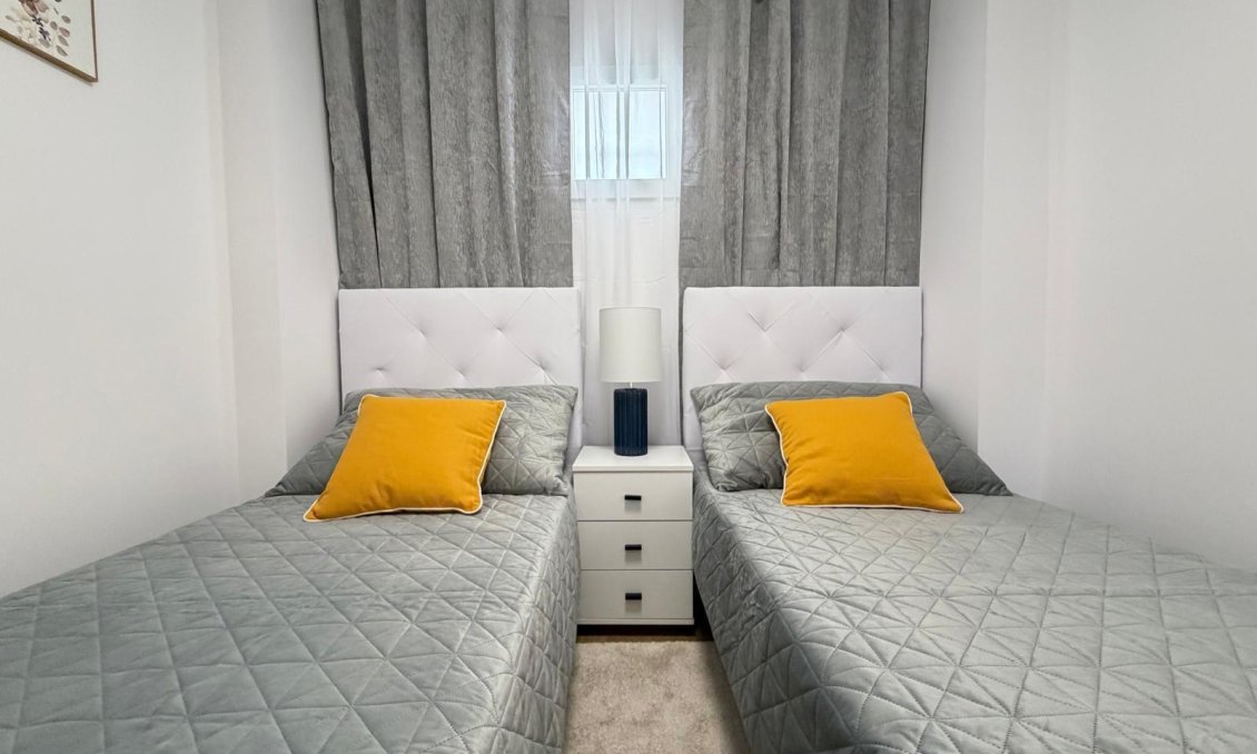 Revânzare - Apartament -
Torrevieja - Nueva Torrevieja