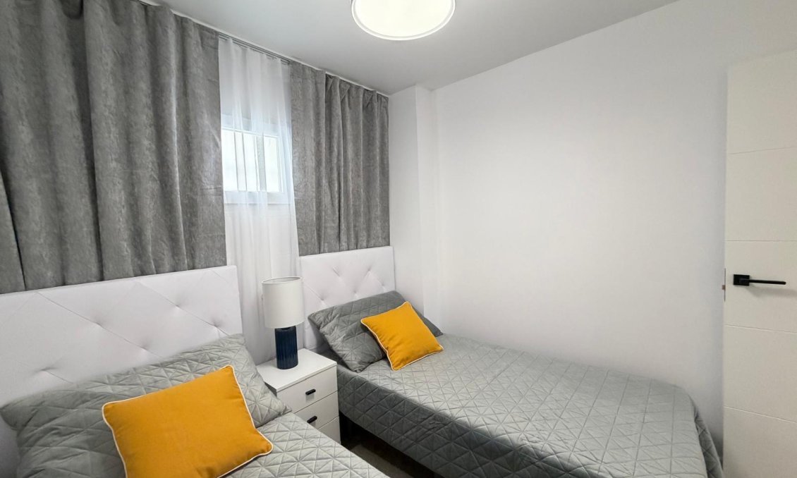 Revânzare - Apartament -
Torrevieja - Nueva Torrevieja