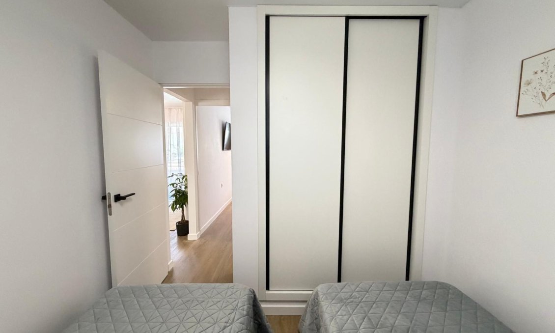 Revânzare - Apartament -
Torrevieja - Nueva Torrevieja