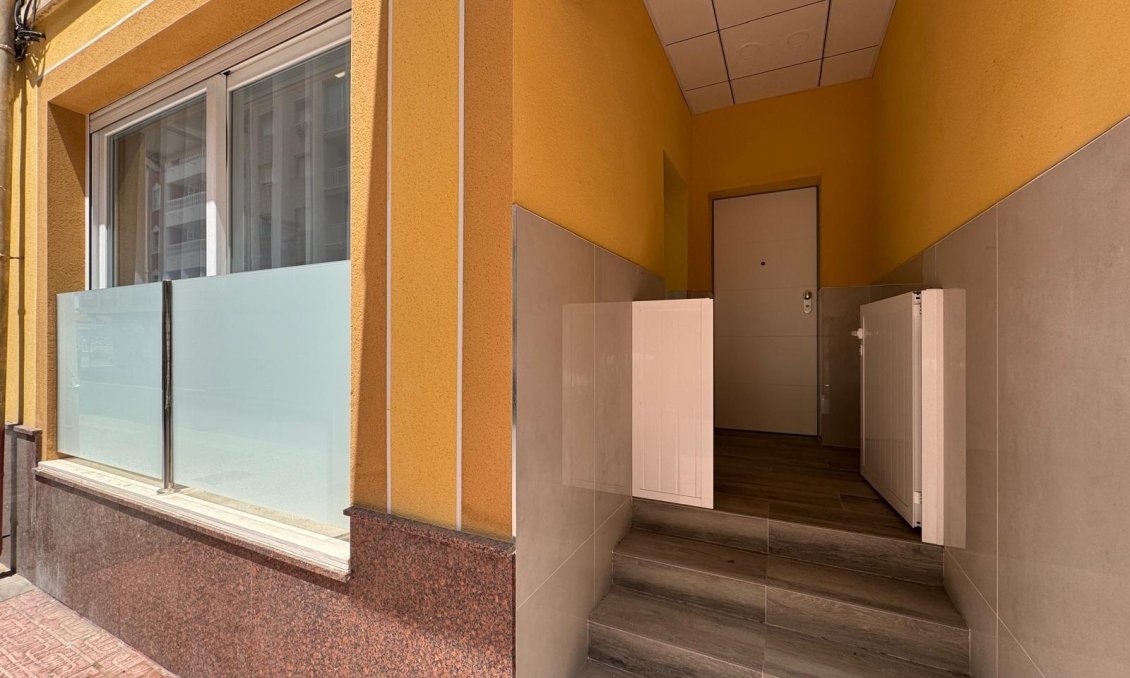 Segunda mano - Apartamento -
Torrevieja - Estacion De Autobuses
