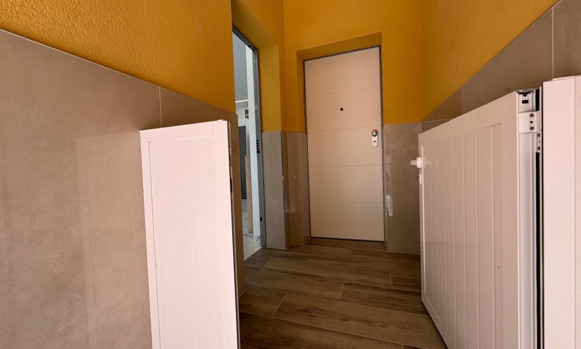 Segunda mano - Apartamento -
Torrevieja - Estacion De Autobuses
