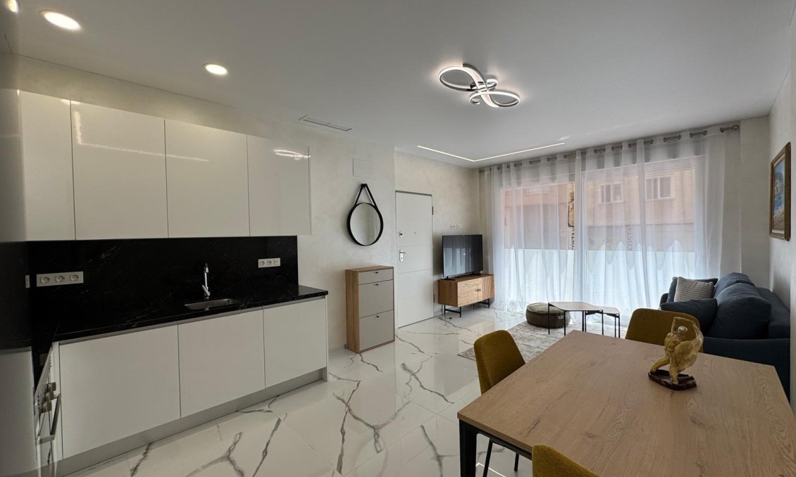 Segunda mano - Apartamento -
Torrevieja - Estacion De Autobuses