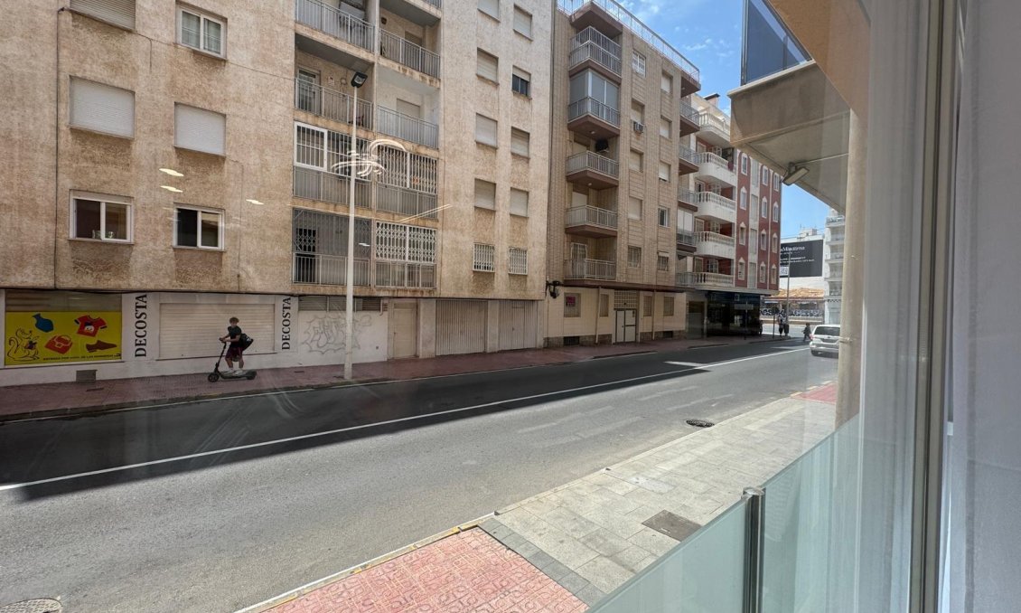 Segunda mano - Apartamento -
Torrevieja - Estacion De Autobuses