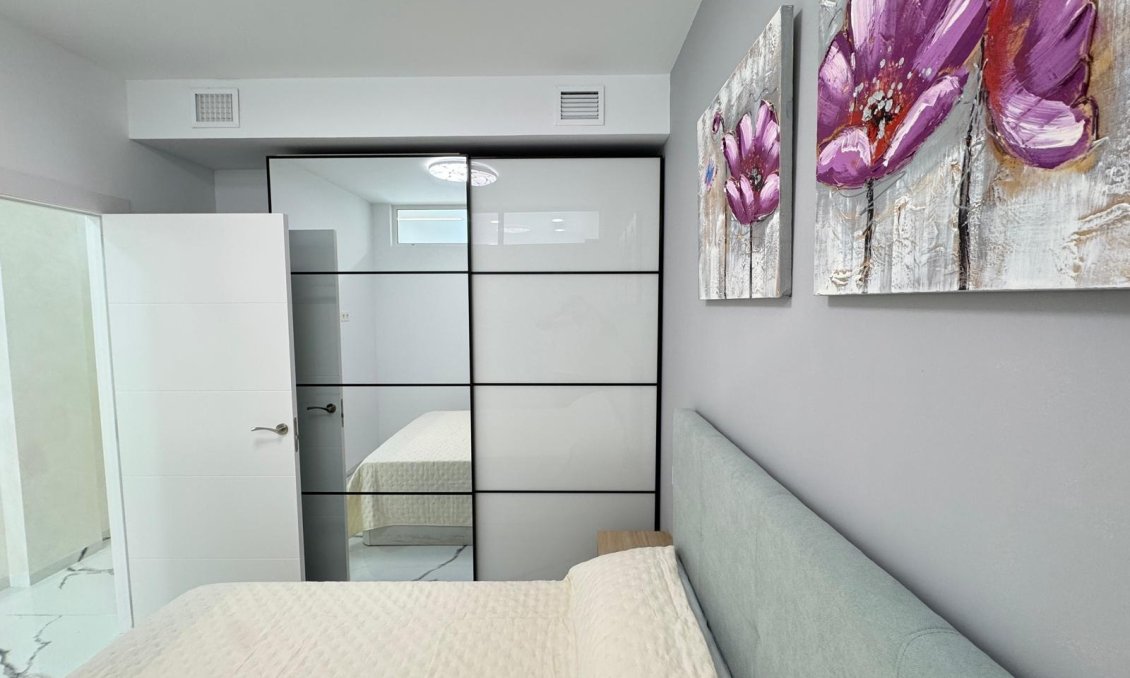 Segunda mano - Apartamento -
Torrevieja - Estacion De Autobuses