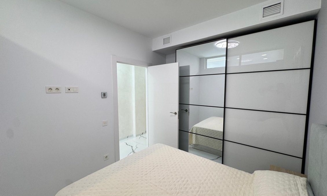 Segunda mano - Apartamento -
Torrevieja - Estacion De Autobuses