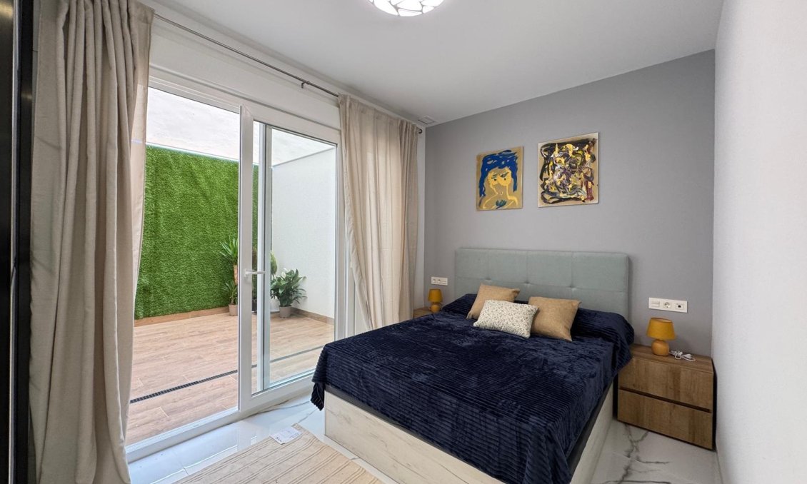 Segunda mano - Apartamento -
Torrevieja - Estacion De Autobuses