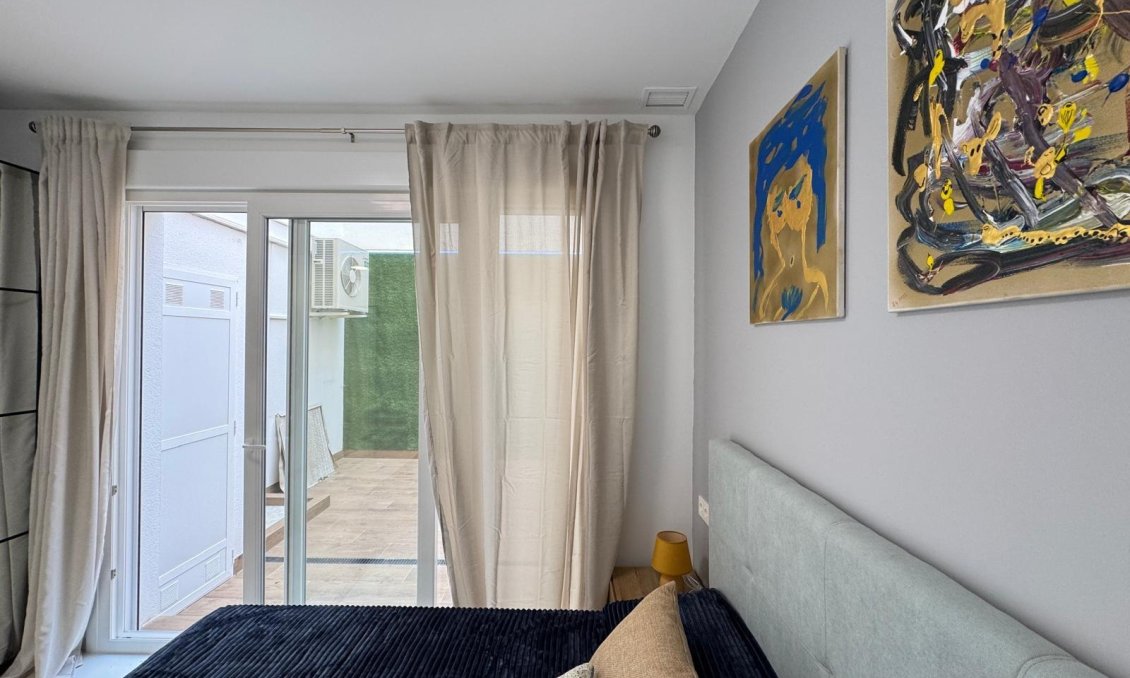 Segunda mano - Apartamento -
Torrevieja - Estacion De Autobuses