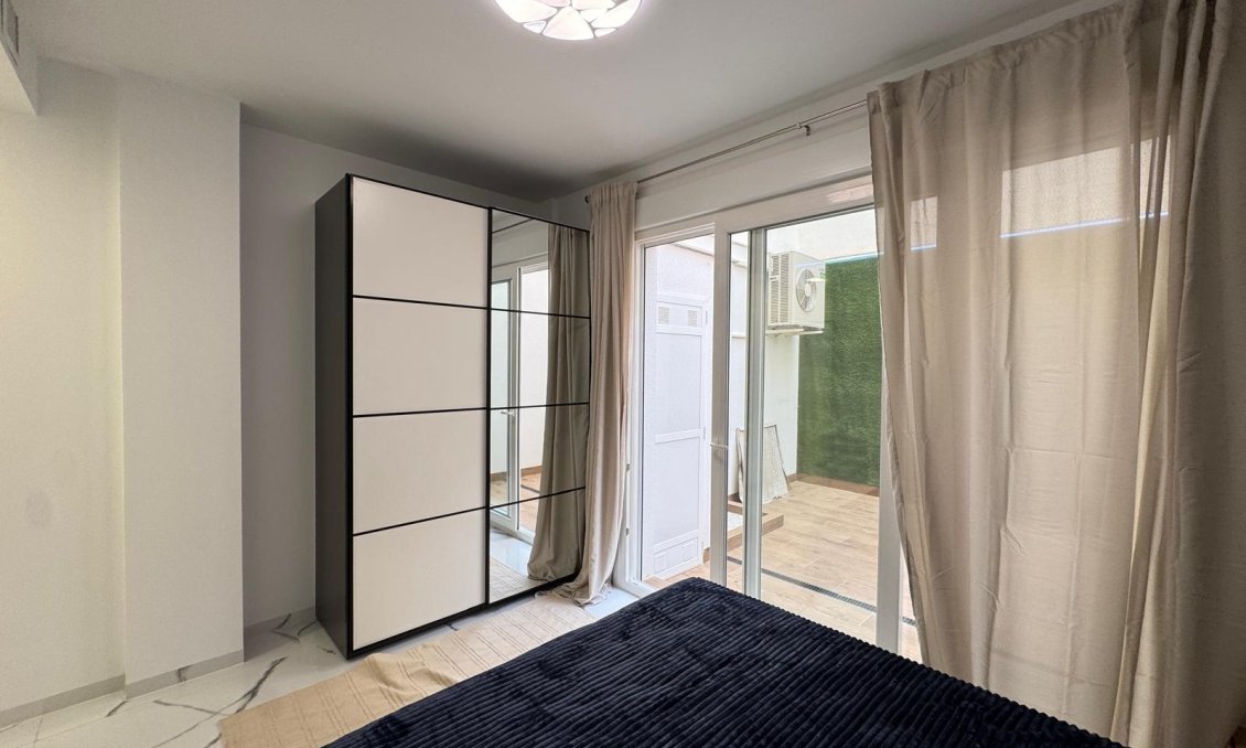 Segunda mano - Apartamento -
Torrevieja - Estacion De Autobuses