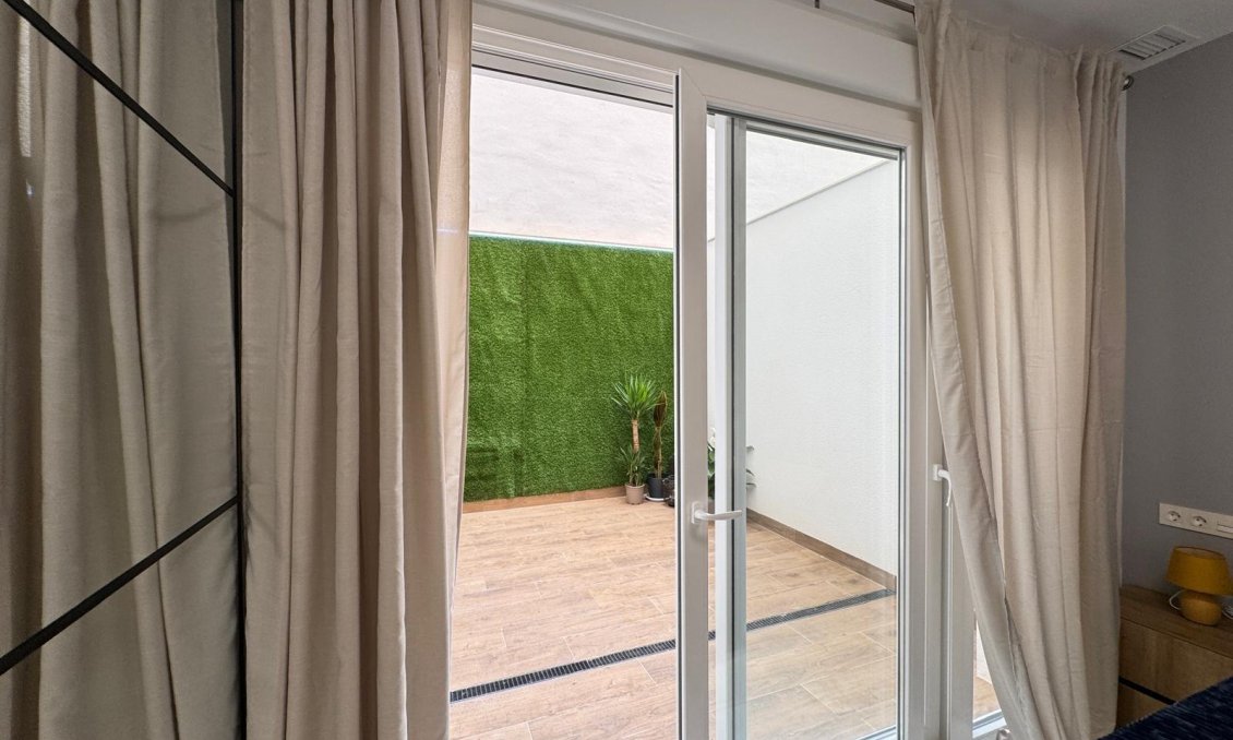 Segunda mano - Apartamento -
Torrevieja - Estacion De Autobuses