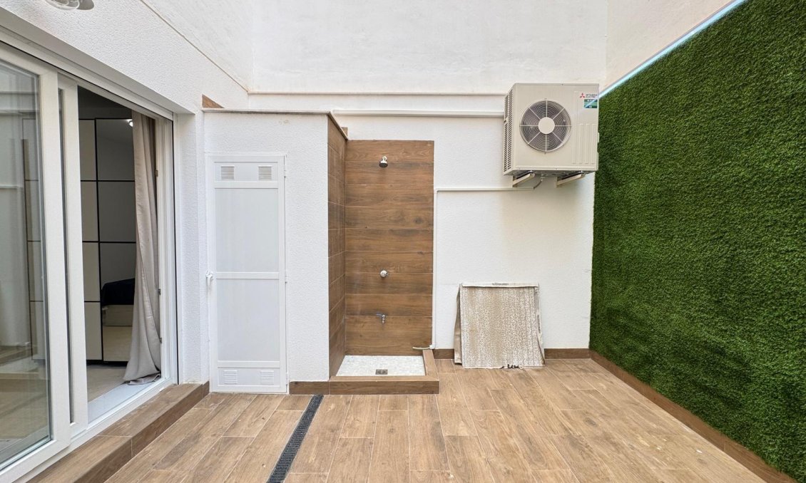 Segunda mano - Apartamento -
Torrevieja - Estacion De Autobuses