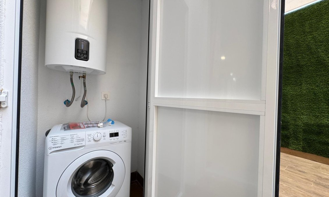 Segunda mano - Apartamento -
Torrevieja - Estacion De Autobuses