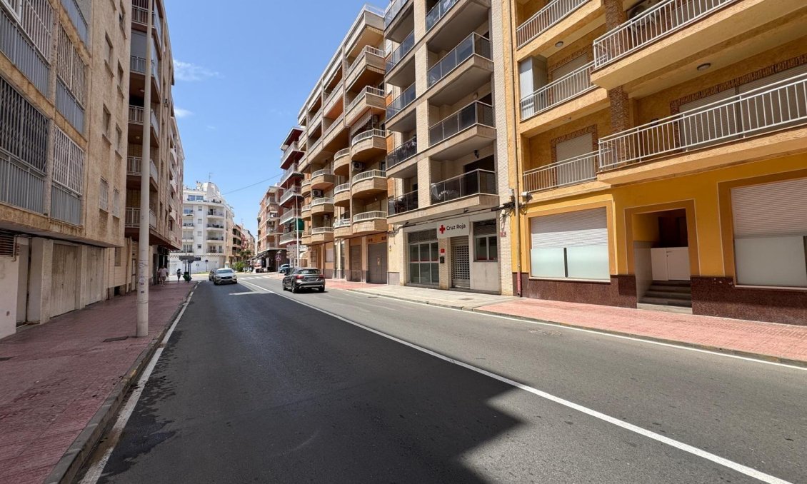 Segunda mano - Apartamento -
Torrevieja - Estacion De Autobuses