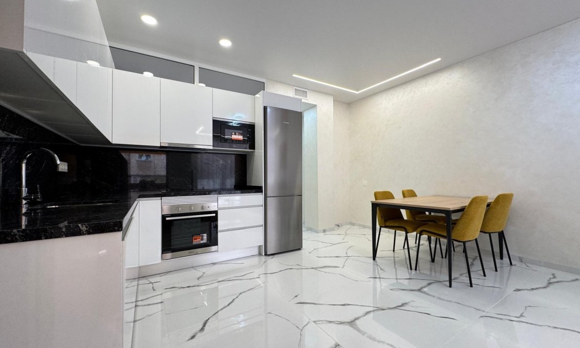 Segunda mano - Apartamento -
Torrevieja - Estacion De Autobuses
