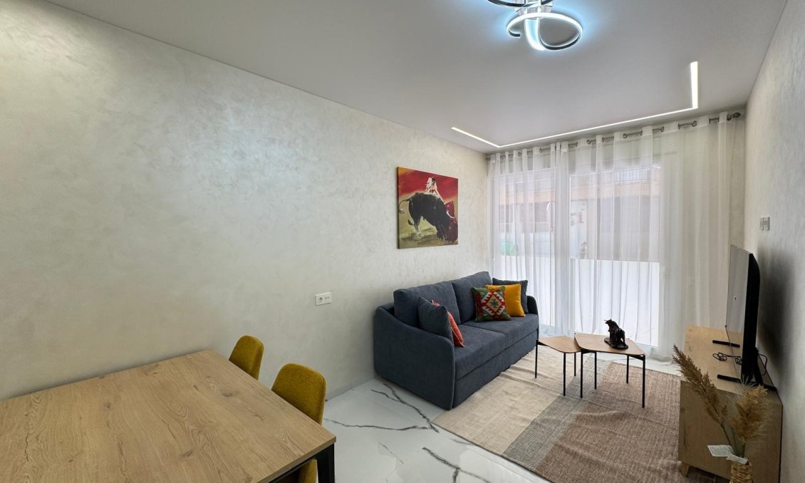 Segunda mano - Apartamento -
Torrevieja - Estacion De Autobuses