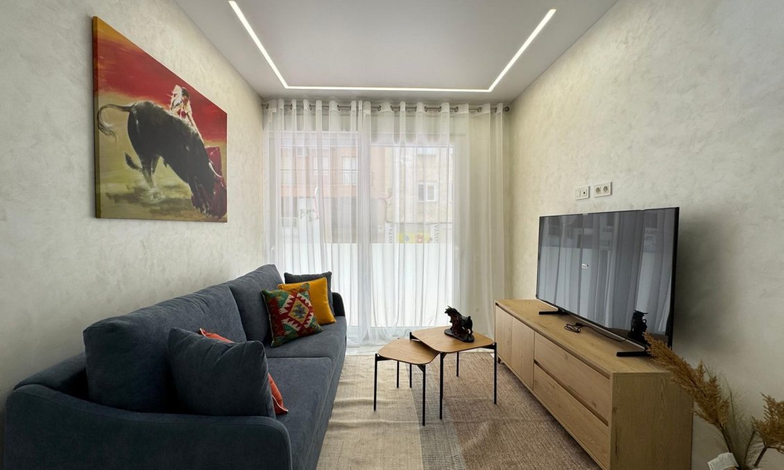 Segunda mano - Apartamento -
Torrevieja - Estacion De Autobuses