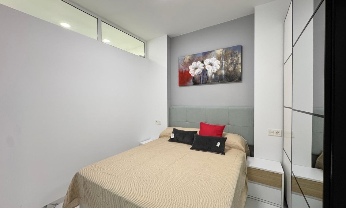Segunda mano - Apartamento -
Torrevieja - Estacion De Autobuses