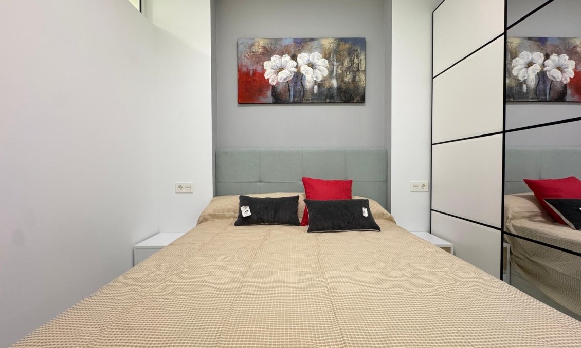 Segunda mano - Apartamento -
Torrevieja - Estacion De Autobuses