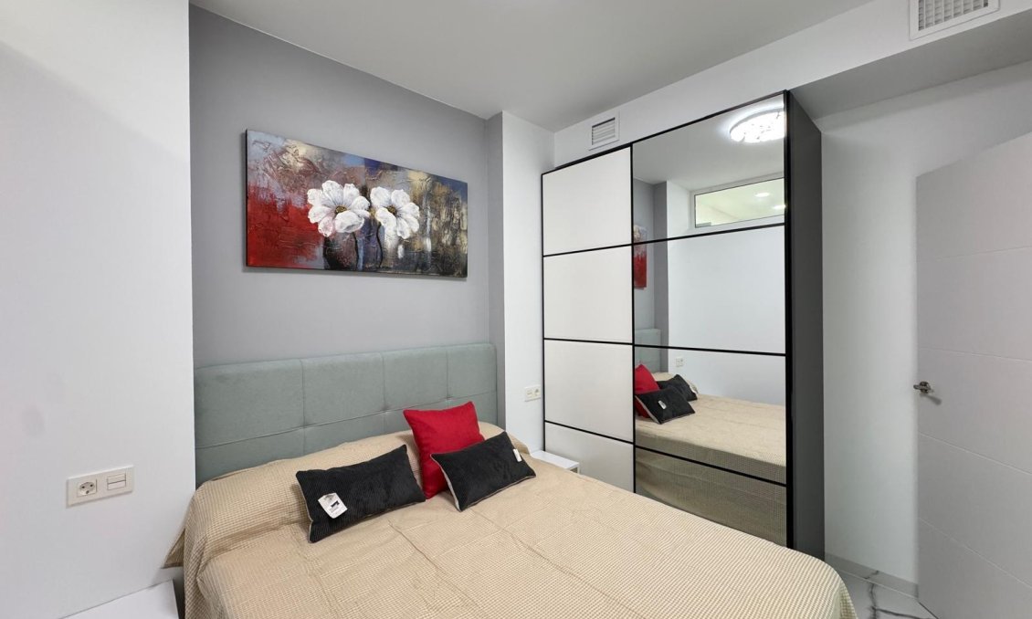 Segunda mano - Apartamento -
Torrevieja - Estacion De Autobuses