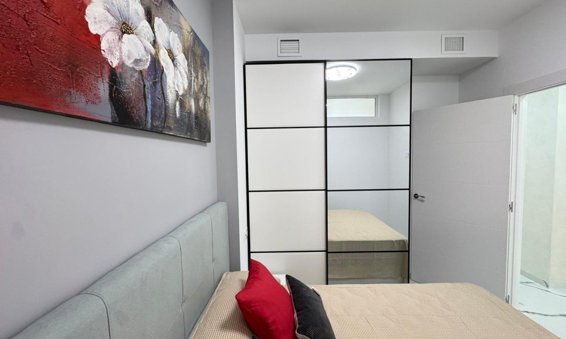 Segunda mano - Apartamento -
Torrevieja - Estacion De Autobuses
