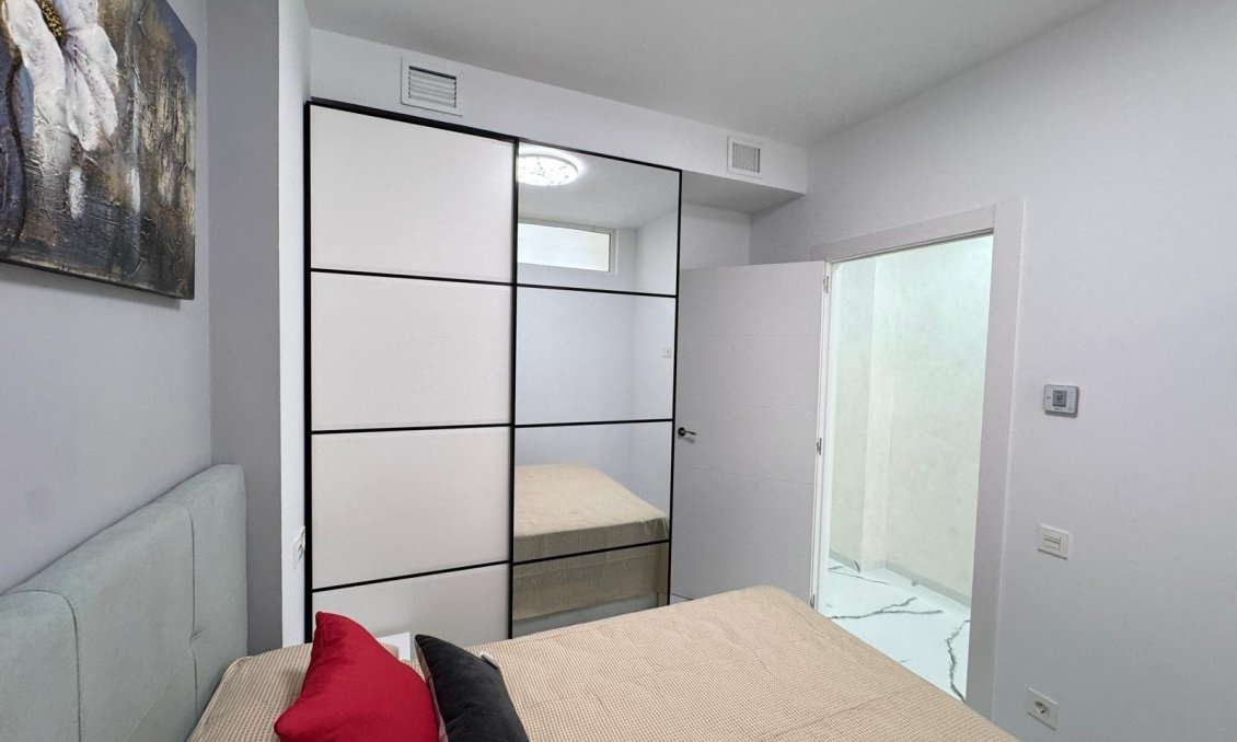 Segunda mano - Apartamento -
Torrevieja - Estacion De Autobuses